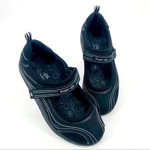 ladies black skechers size 8